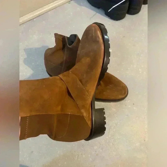 STUART WEITZMAN
Luxering Booties - Picture 2 of 10